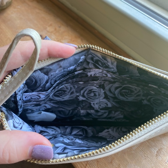 Adrienne vittadini cream charging clutch - Picture 3 of 3